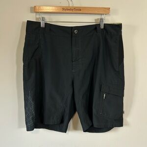 SMARTWOOL Mens Short Merino Wool Black 9 inch inseam pockets Sz L